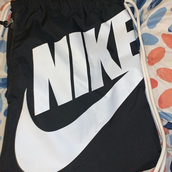 Nike draw string bag - Picture 2 of 2